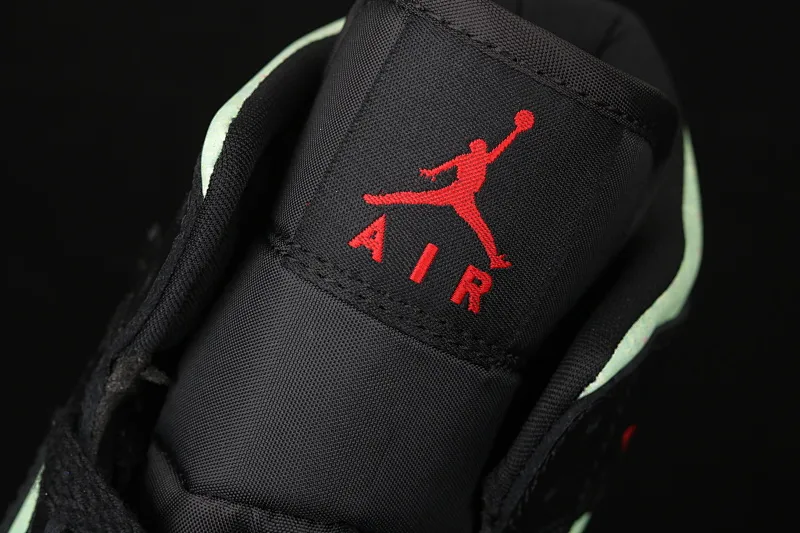 All categories Air Jordan Jordan series basketball shoes Air Jordan 1 Mid Air Jordan 1 Mid SE Barely Colt AJ1 Joe 1 Zhongbang basketball shoes CV5276-003